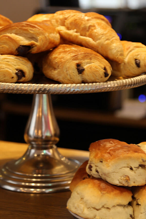 scones-croissants-pain-au-chocolate-greys_lane_bistro_0755